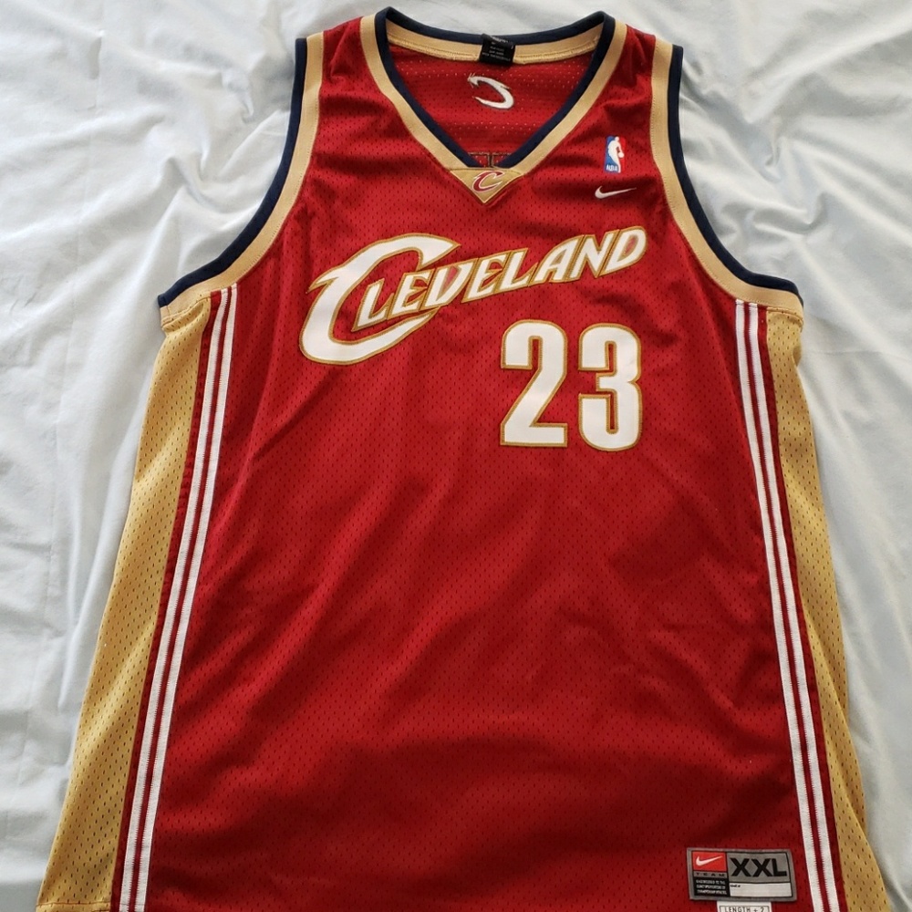 XXL Old school LeBron James Cavaliers Nike jersey